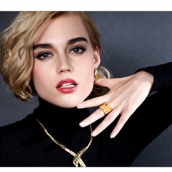 Gold Rhinestones Cocktail Ring - Picture 4 of 16